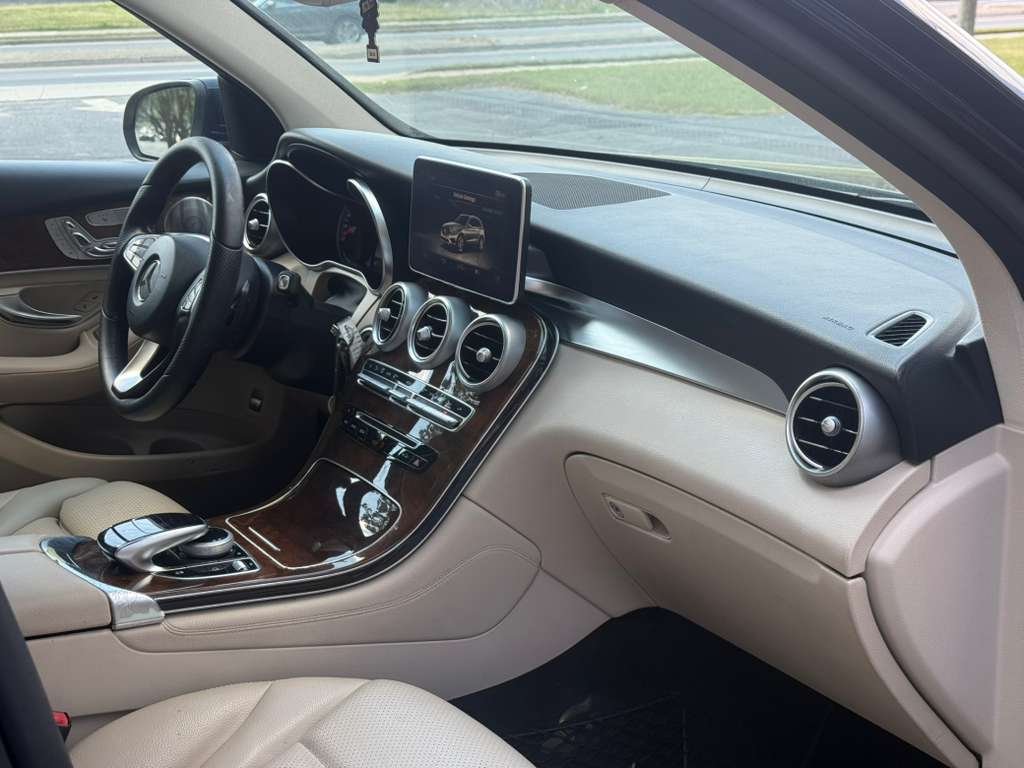 2017 Mercedes-Benz GLC GLC300 - Photo 44