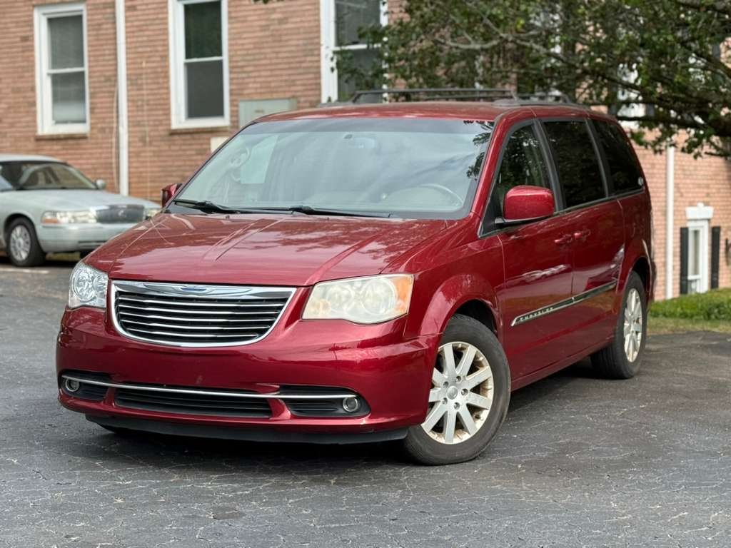 2014 Chrysler Town & Country Touring's photo