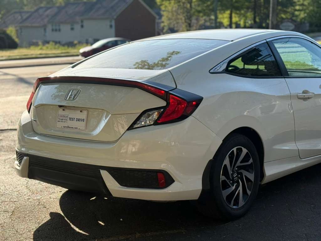 2017 Honda Civic LX-P - Photo 6