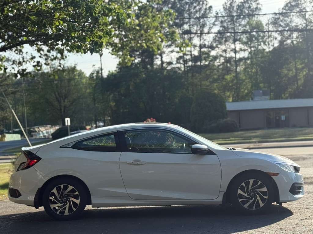 2017 Honda Civic LX-P - Photo 8