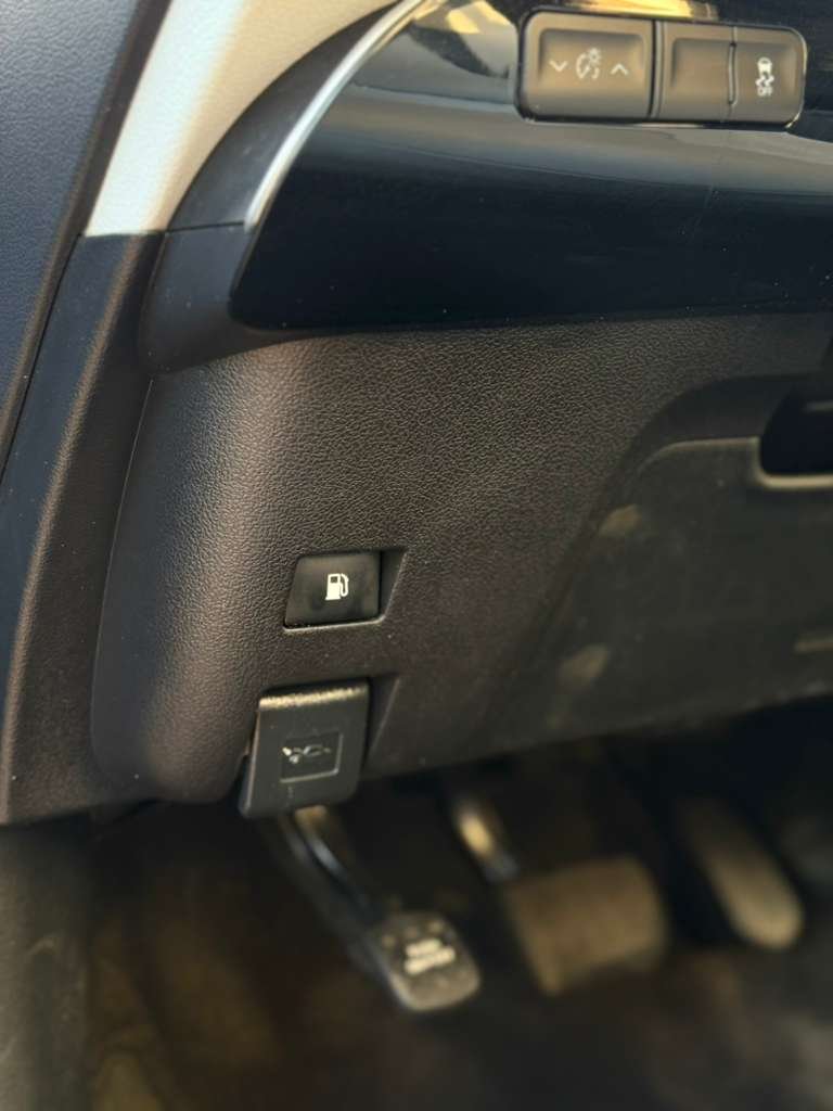 2016 Toyota Prius Four - Photo 17