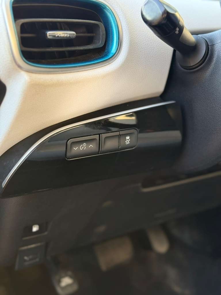 2016 Toyota Prius Four - Photo 16