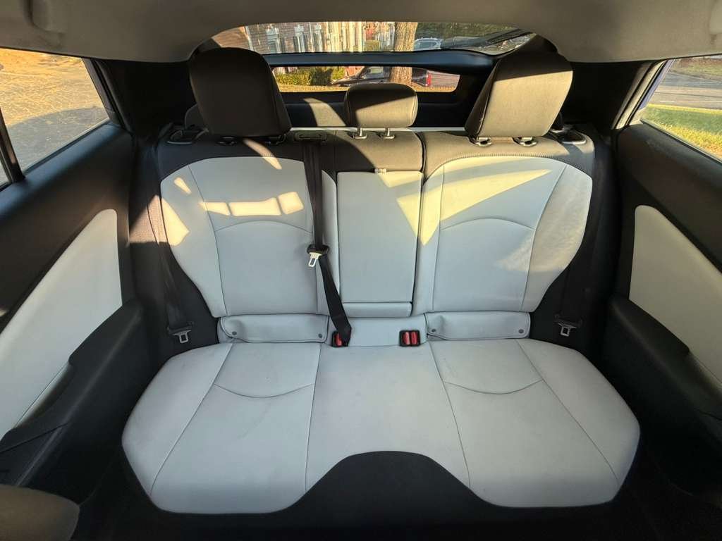 2016 Toyota Prius Four - Photo 22