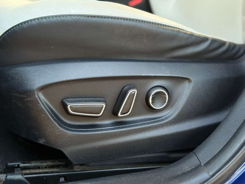 2016 Toyota Prius Four - Photo 18
