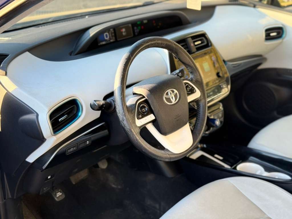 2016 Toyota Prius Four - Photo 15