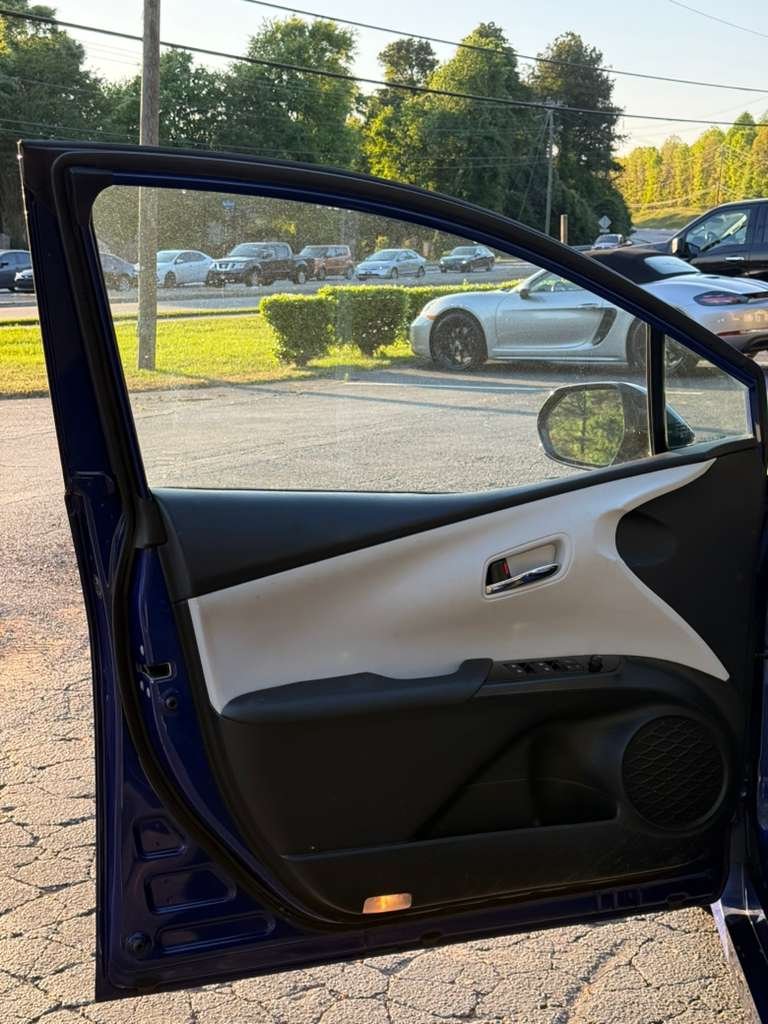 2016 Toyota Prius Four - Photo 13
