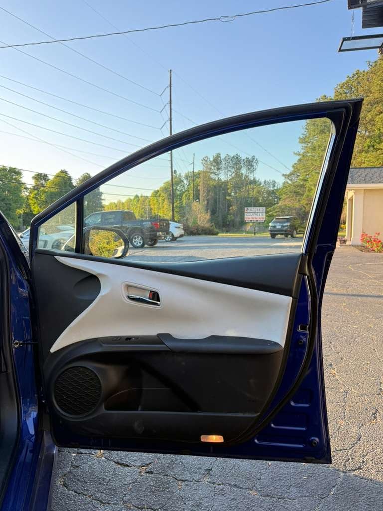 2016 Toyota Prius Four - Photo 26